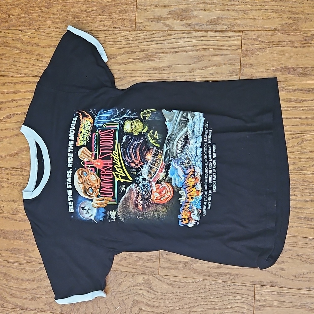 Universal Studios Retro ringer t shirt King Kong Frankenstein E.T. Jaws  Medium